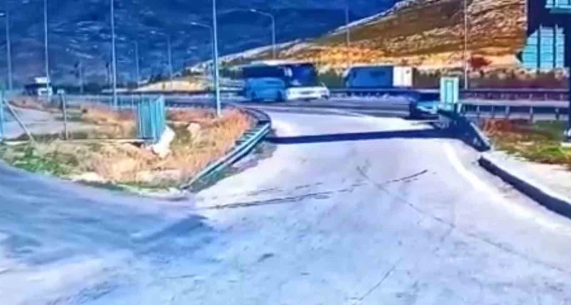 Dinlenme tesisine girmek isterken bariyerlere girdi
