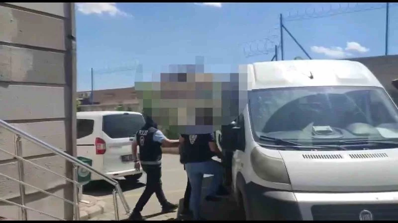 Araç hırsızları yakalandı
