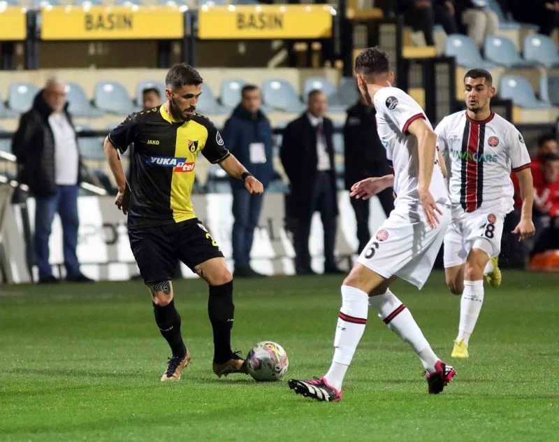 Spor Toto Süper Lig: İstanbulspor: 0 - Fatih Karagümrük: 1 (İlk yarı)
