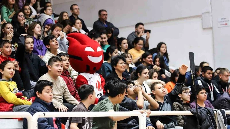 Aliağa Petkimspor, taraftarı önünde kazanmaya devam ediyor
