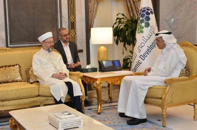 Diyanet İşleri Başkanı Erbaş, Cidde’de İslam Kalkınma Bankası Başkanı Al Jasser ile görüştü
