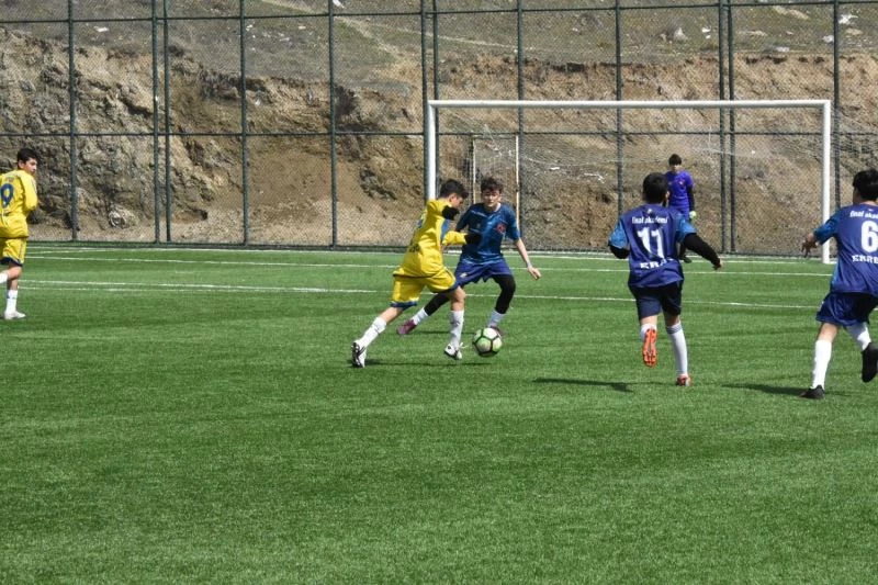 Elazığ’da okul sporları futbol müsabakaları başladı

