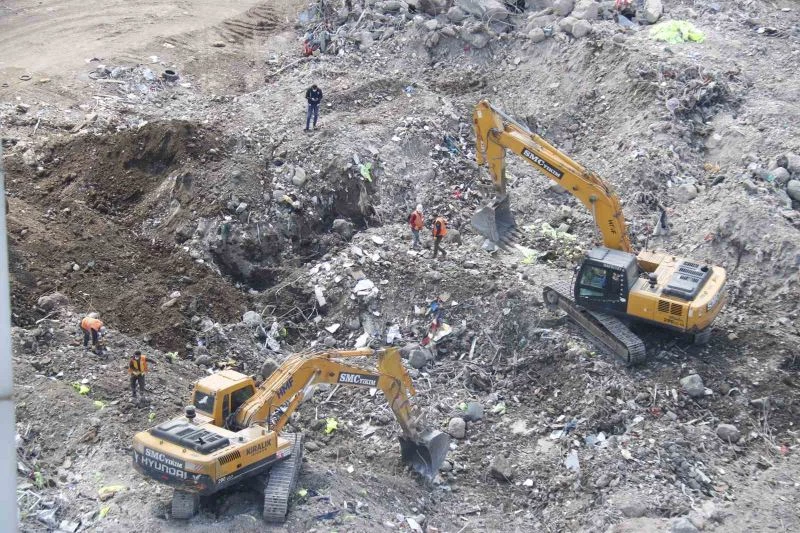 89 kişinin öldüğü Galeria İş Merkezinden yaklaşık 12 bin ton moloz çıkartıldı
