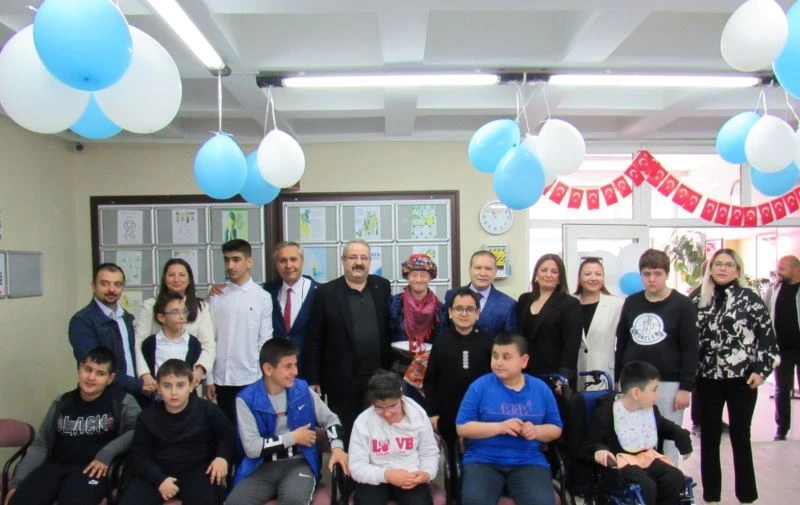 Kaymakam Sağlam özel öğrencileri unutmadı
