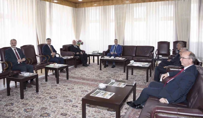 Milletvekili Aydın, Rektör Çomaklı’nın konuğu oldu
