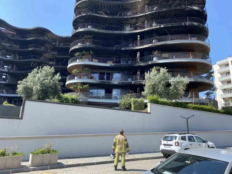 İzmir’de küle dönen 8 katlı sitede hasar tespit çalışmaları başlıyor
