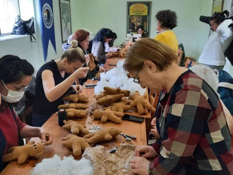 Depremzede çocukların pelüş oyuncakları Kartal’dan
