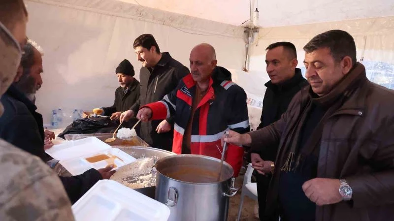 Kahramankazan Belediyesi Doğanşehir’de iftar çadırı kurdu
