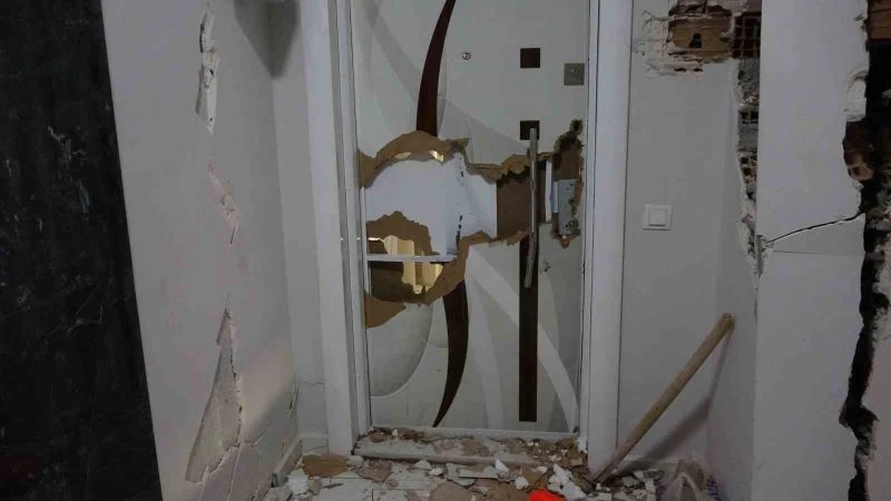 Deprem bölgesinde terk edilen evlere hırsızlar dadandı
