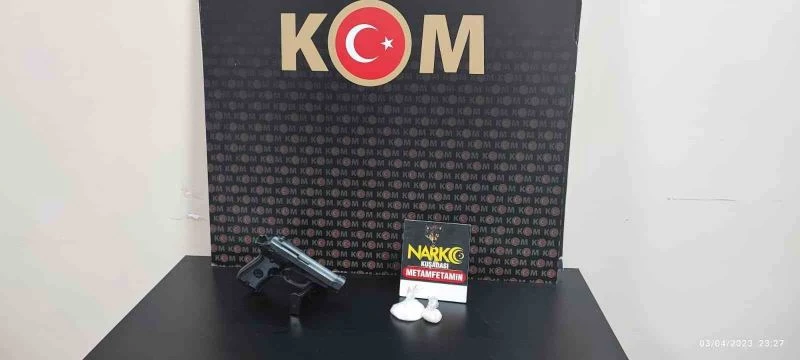 Şüphe üzerine durduruldu, uyuşturucu ve silah çıktı
