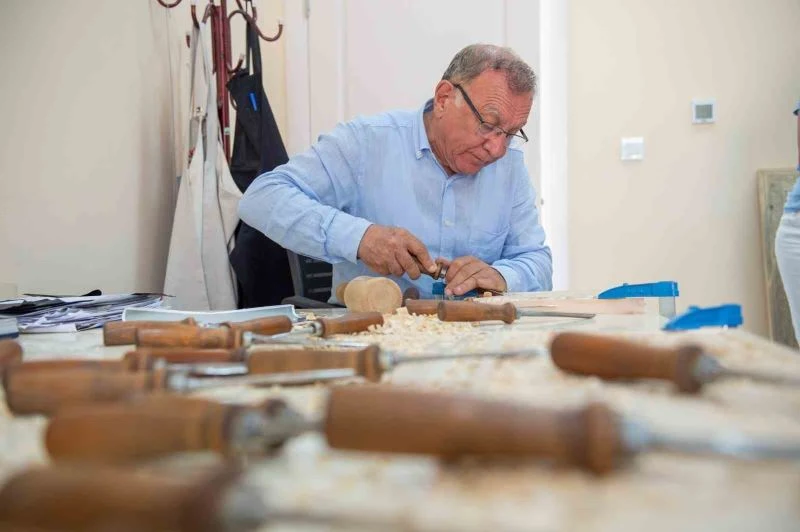 Unutulmaya yüz tutan sanatlar Seyhan’da geleceğe aktarılıyor
