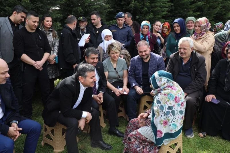 Vali Atay vatandaşın ayağına gidip sıkıntıları dinliyor
