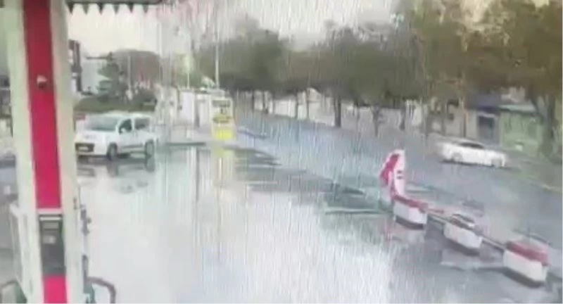 Annenin öldüğü, baba ve çocuklarının yaralandığı kaza kamerada
