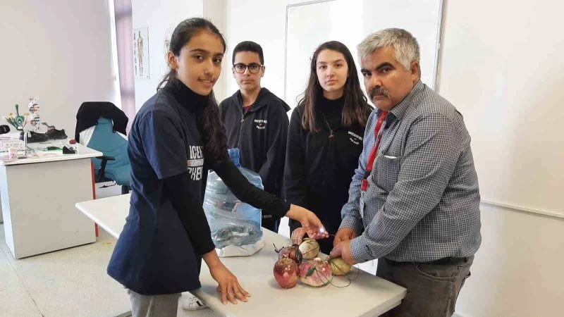 Ortaokul öğrencileri, turptan elektrik üretti
