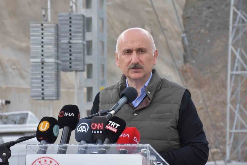 Bakan Karaismailoğlu, Ankara-Sivas Hızlı Tren Hattı’nda incelemelerde bulundu: 