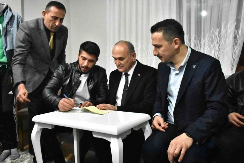 İftar sonrası gençlere misafir oldular
