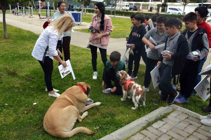 Öğrenciler sevimli dostları unutmadı
