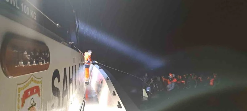 Yunanistan’ın ittiği 72 düzensiz göçmen kurtarıldı
