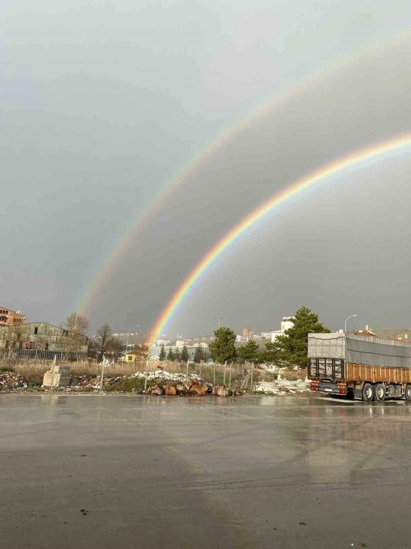 Gökkuşağı görsel şölen oluşturdu
