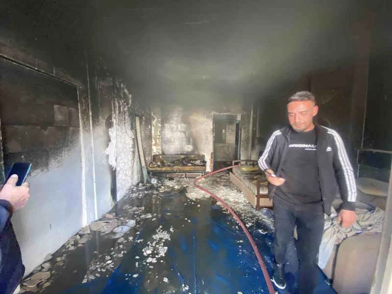 Antalya’da iki depremzede kardeşin kaldığı mekan yandı
