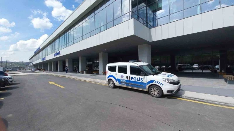 “Mutfak neden dağınık” diyerek annesini bıçakladı
