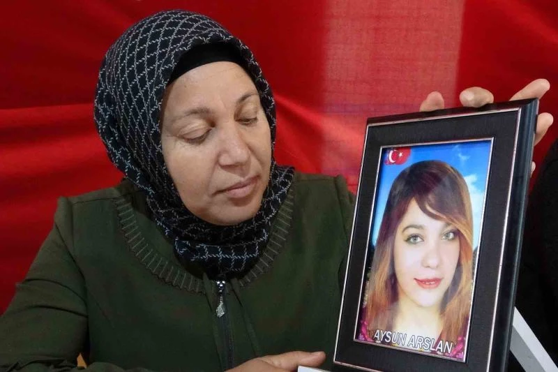 Evlat nöbetindeki Aydan Arslan: “Evladımı almadan hiçbir yere ayrılmayacağım”
