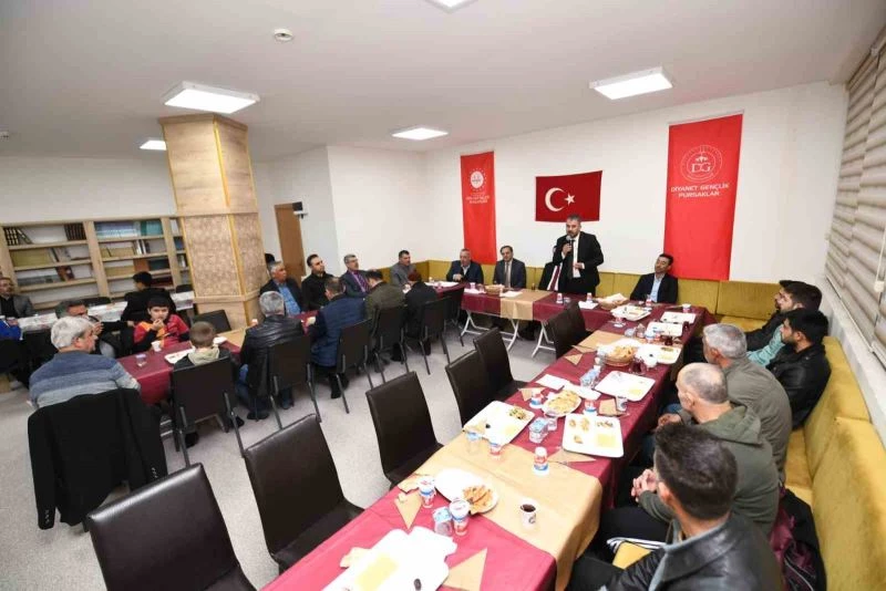 Başkan Çetin iftarda depremzedelerle bir araya geldi
