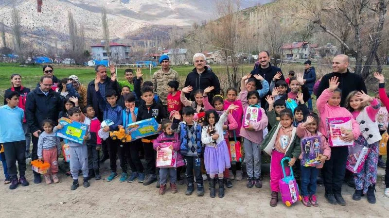 Bolulu kadınlar deprem bölgesindeki çocuklara oyuncak gönderdi
