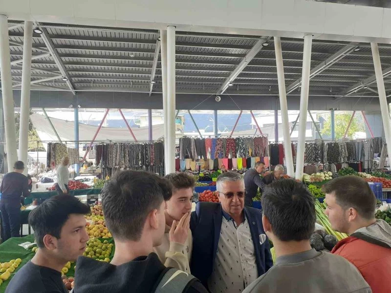 Başkan Topaloğlu’ndan pazar esnafının istek ve şikayetlerini dinledi
