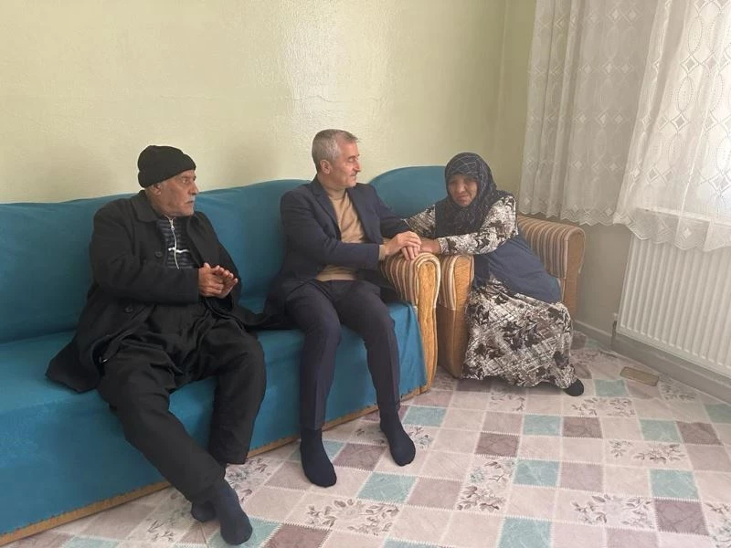 Tahmazoğlu, vatandaşların sıkıntılarını dinledi
