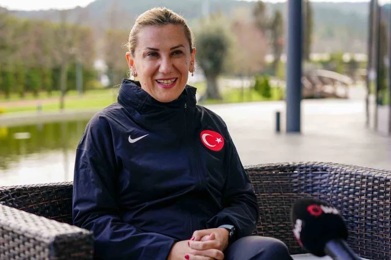 Necla Güngör Kıragası: 