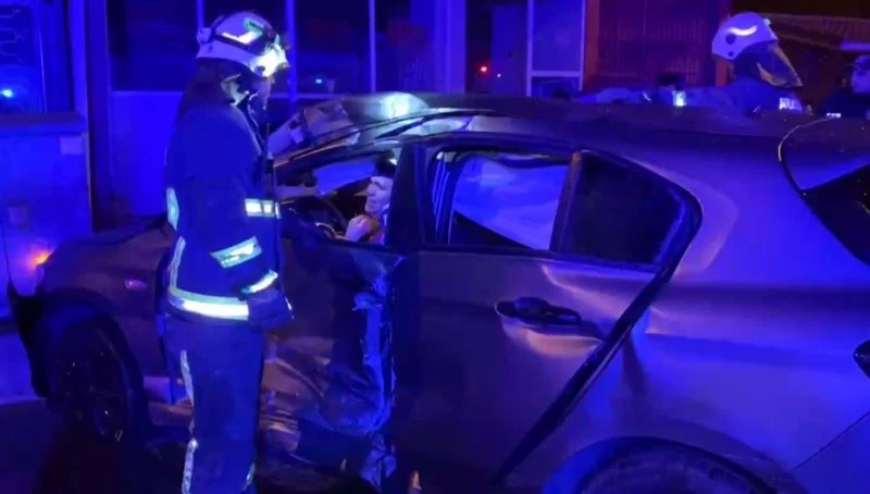 Antalya’da trafik kazasında etraf savaş alanına döndü: 4 yaralı
