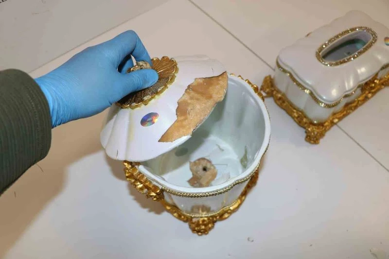 Uyuşturucu tacirleri sınır tanımıyor: İstanbul Havalimanı’nda süs eşyası görünümünde uyuşturucu ele geçirildi
