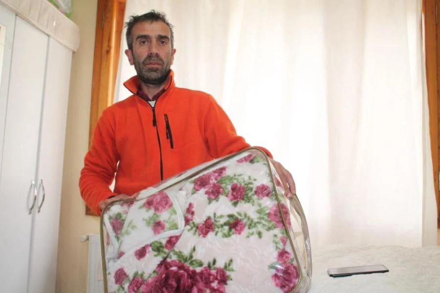 İçi altın dolu battaniyeyi yanlışlıkla deprem bölgesine gönderdi