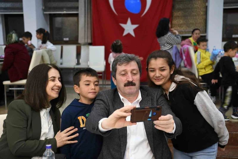 Vali Tavlı ‘Yetimler Günü’nde çocuklarla iftarda buluştu
