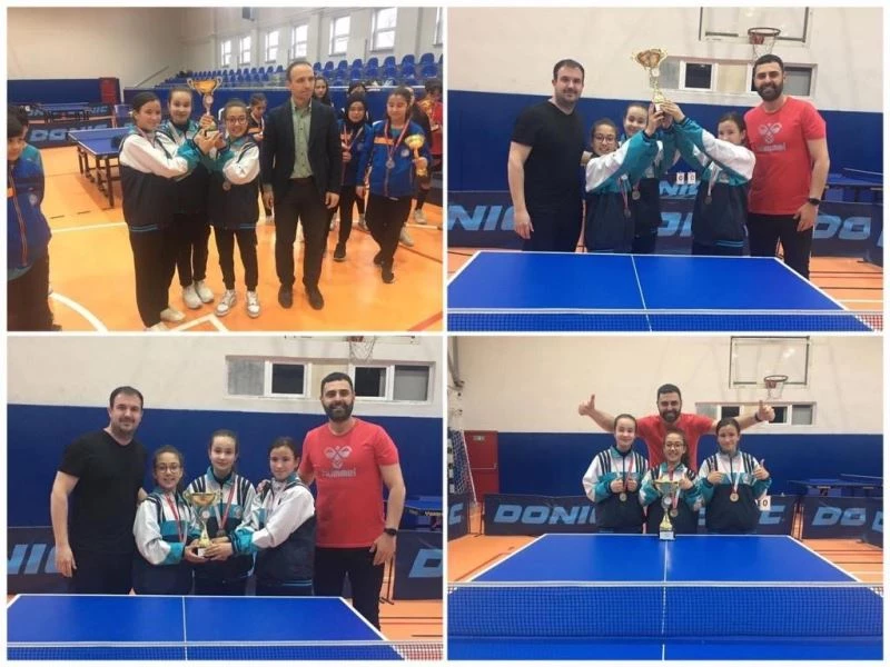 Şaphane 75.Yıl Ortaokulu masa tenisi takımı namağlup il birincisi
