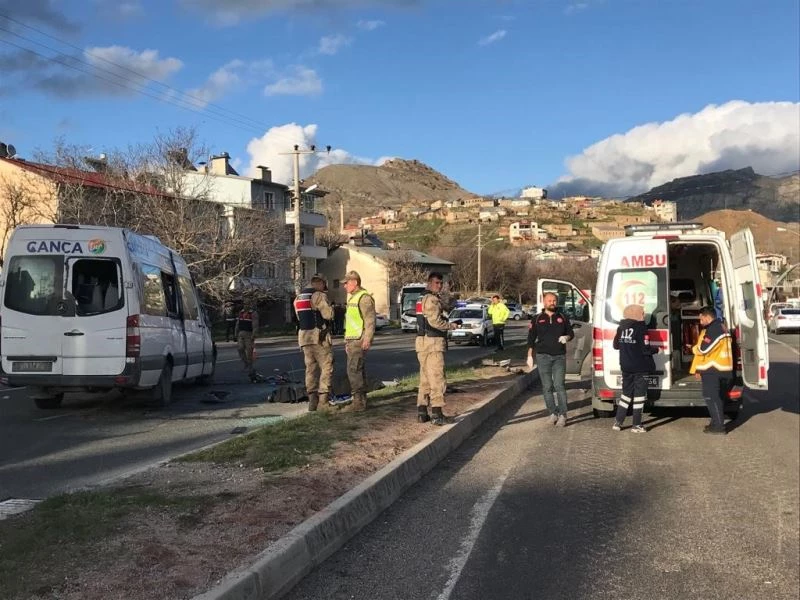 Gümüşhane’de işçi servisi kazası: 1 ölü, 7 yaralı
