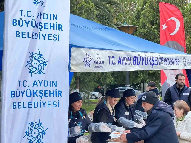 Aydın Büyükşehir Belediyesi Aydınlıları iftar sofralarında buluşturmaya devam ediyor
