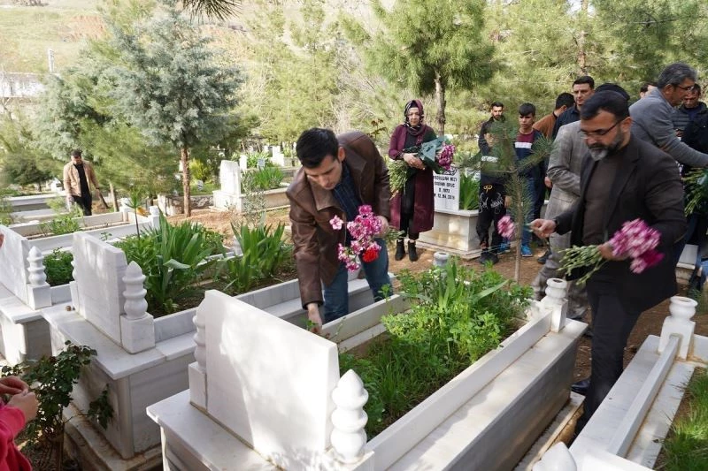 Diyarbakır’da terör örgütü PKK’nın katlettiği 5 sivil şehit törenle anıldı
