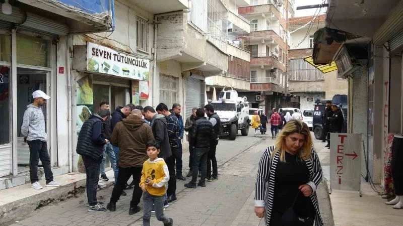 Diyarbakır’da bir şüpheliden, husumetlisinin arkadaşına silahlı saldırı
