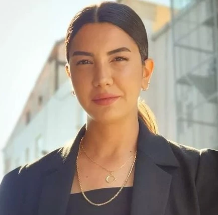 Fulya Öztürk KİMDİR?