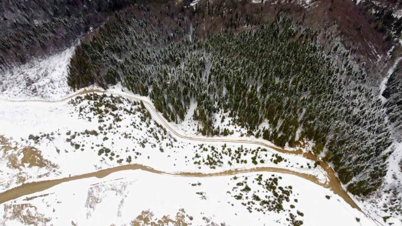 Nisan ayında Gümüşhane yaylalarından kar ve sis manzaraları

