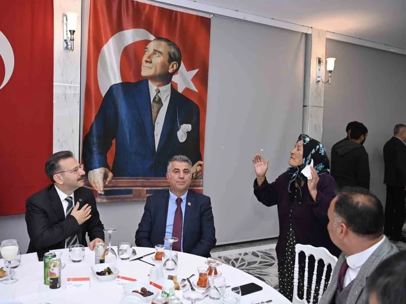 Aydın Valisi Aksoy, romanlarla iftar yemeğinde bir araya geldi
