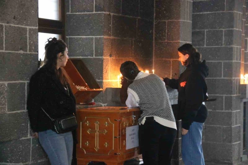 Diyarbakır’da 8 yıl sonra ilk defa Paskalya Bayramı kutlandı
