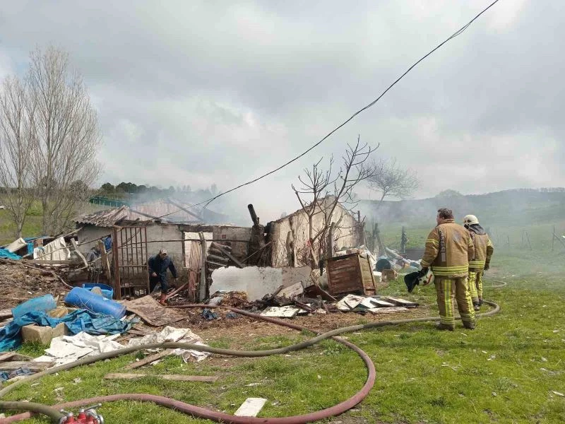 Gecekondusu yandı, gözyaşlarıyla anlattı
