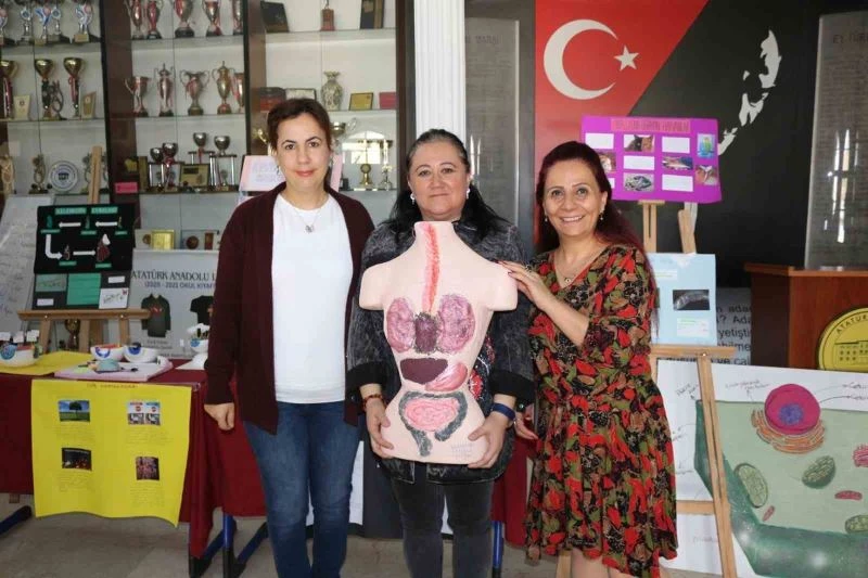 Eskişehir Atatürk Lisesi’nde ‘Biyoloji derslerinde işlenen konular’ okulda sergilendi
