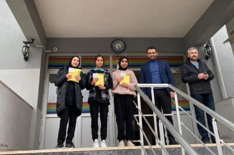 Kütahya Borsa İstanbul Anadolu Lisesinde Kur’an-ı Kerim Meal Yarışması
