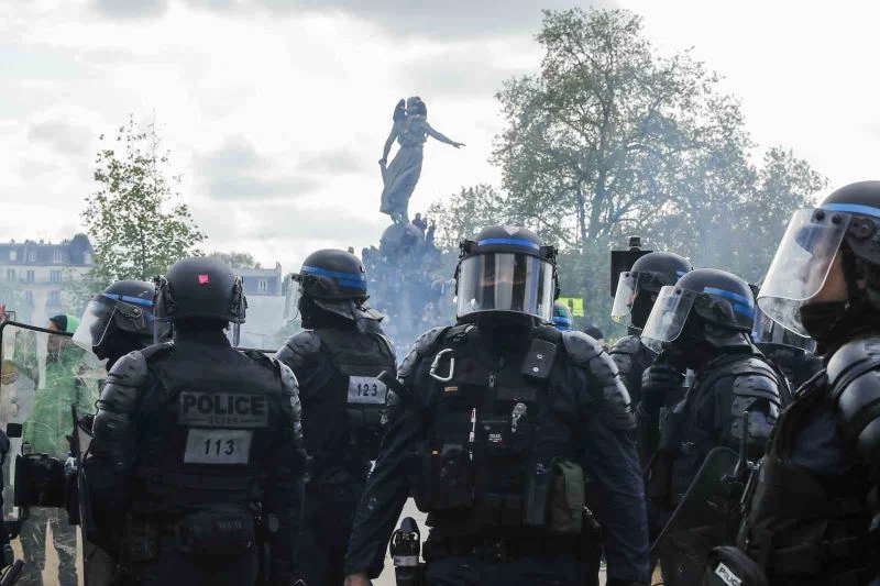 Fransa’daki olaylı 1 Mayıs’ta yaklaşık 200 gözaltı
