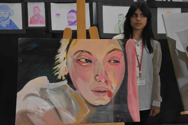 Öğrencilerden, kadına şiddet ve deprem temalı resim sergisi
