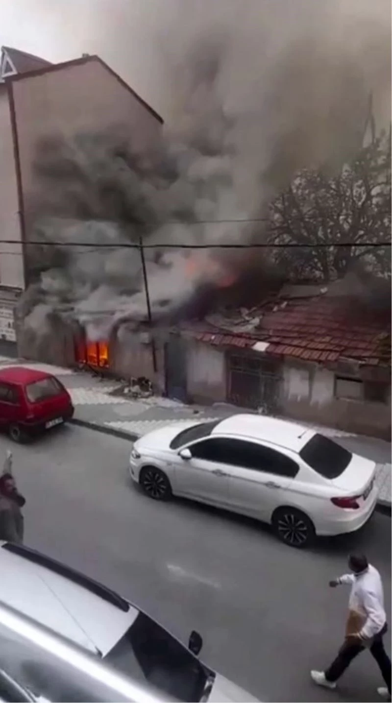 Arnavutköy’de korkutan gecekondu yangını

